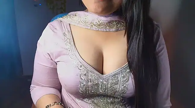 KhwahisHH online show from February 12, 2025, 8:29 pm