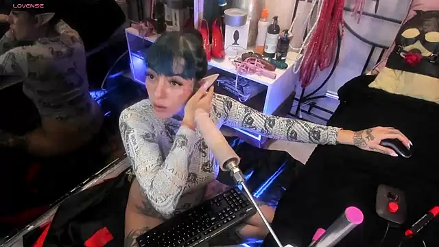 luxifer 666  online show from February 10, 2025, 7:49 pm