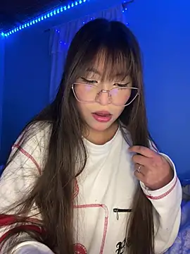 Snapshot of Lily_candy_X chatting on March 11, 2025, 5:05 am Lily candy X online show from March 11, 2025, 5:05 am