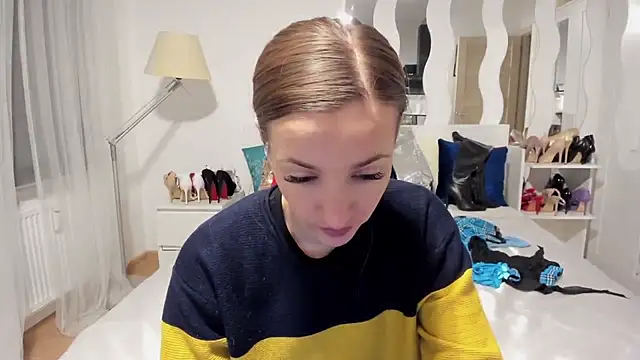 KateRedgar online show from February 2, 2025, 1:30 pm