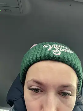 KateRedgar online show from February 5, 2025, 1:44 pm