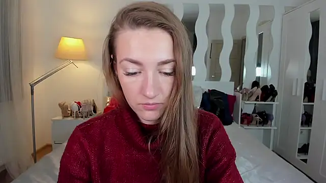 KateRedgar online show from February 19, 2025, 2:01 pm