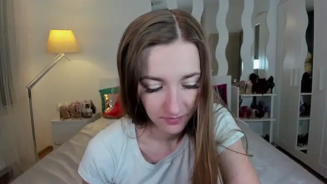 KateRedgar online show from March 18, 2025, 4:48 pm