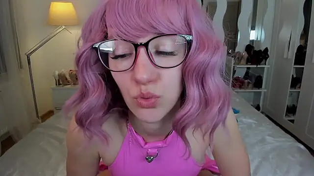 KateRedgar online show from March 21, 2025, 7:35 pm