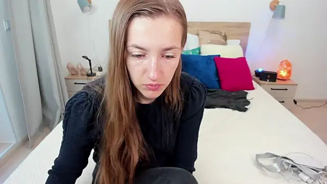 KateRedgar online show from September 28, 2025, 1:27 pm