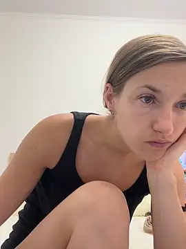 KateRedgar online show from December 3, 2025, 10:02 am