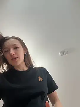 KateRedgar online show from April 20, 2026, 1:25 pm