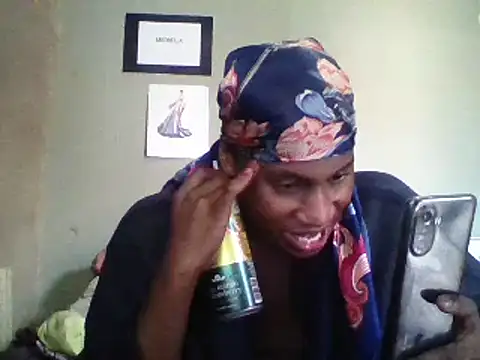 Snapshot of Moorella1 chatting on March 21, 2025, 8:28 am Moorella1 online show from March 21, 2025, 8:28 am