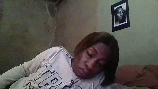 Snapshot of Moorella1 chatting on October 6, 2025, 5:38 am Moorella1 online show from October 6, 2025, 5:38 am