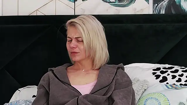 tanyagrey online show from April 27, 2026, 5:27 am