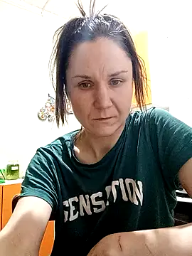 Holly Bette online show from February 4, 2025, 4:48 am