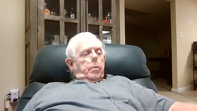 bootlegmanz online show from April 16, 2026, 9:39 pm