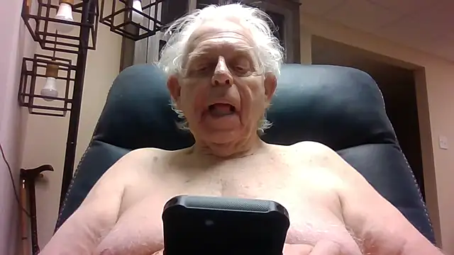 bootlegmanz online show from April 18, 2026, 5:55 am