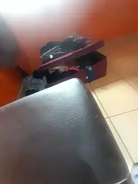 miicheele32 online show from January 2, 2025, 7:18 pm