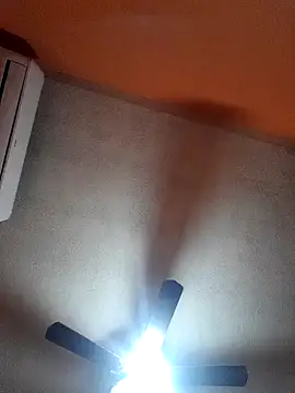 miicheele32 online show from January 28, 2025, 8:36 pm