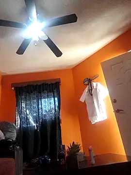 miicheele32 online show from January 30, 2025, 7:59 pm