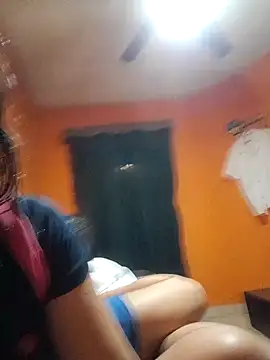 miicheele32 online show from February 19, 2025, 9:39 am