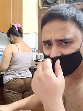 Snapshot of IND_COUPLE1 chatting on February 26, 2025, 3:52 pm IND COUPLE1 online show from February 26, 2025, 3:52 pm