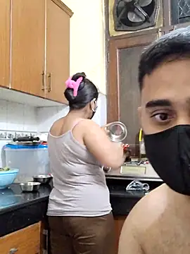 Snapshot of IND_COUPLE1 chatting on February 26, 2025, 9:58 pm IND COUPLE1 online show from February 26, 2025, 9:58 pm