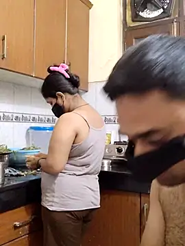 Snapshot of IND_COUPLE1 chatting on February 28, 2025, 8:31 am IND COUPLE1 online show from February 28, 2025, 8:31 am