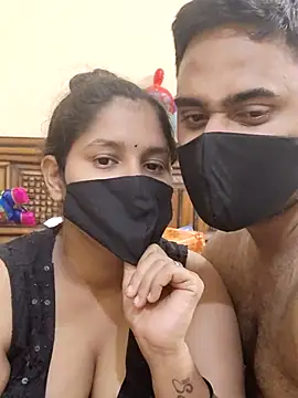 Snapshot of IND_COUPLE1 chatting on March 5, 2025, 7:27 pm IND COUPLE1 online show from March 5, 2025, 7:27 pm