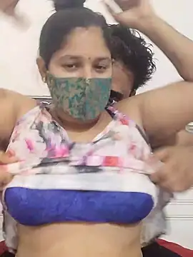 Snapshot of IND_COUPLE1 chatting on September 13, 2025, 1:55 pm IND COUPLE1 online show from September 13, 2025, 1:55 pm