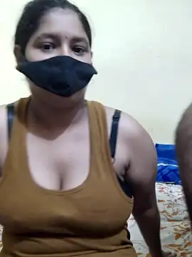 Snapshot of IND_COUPLE1 chatting on August 6, 2026, 5:53 am IND COUPLE1 online show from August 6, 2026, 5:53 am