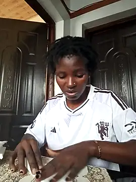 TrishaKalid online show from October 21, 2025, 1:01 pm