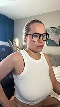 Snapshot of Charming_Daphny chatting on June 26, 2026, 5:45 am Charming Daphny online show from June 26, 2026, 5:45 am