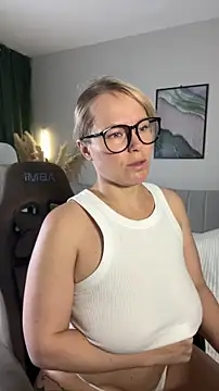 Snapshot of Charming_Daphny chatting on June 28, 2026, 7:47 am Charming Daphny online show from June 28, 2026, 7:47 am