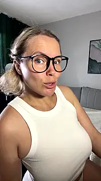 Snapshot of Charming_Daphny chatting on July 12, 2026, 7:32 am Charming Daphny online show from July 12, 2026, 7:32 am