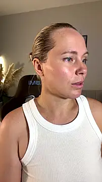 Snapshot of Charming_Daphny chatting on July 15, 2026, 7:13 am Charming Daphny online show from July 15, 2026, 7:13 am