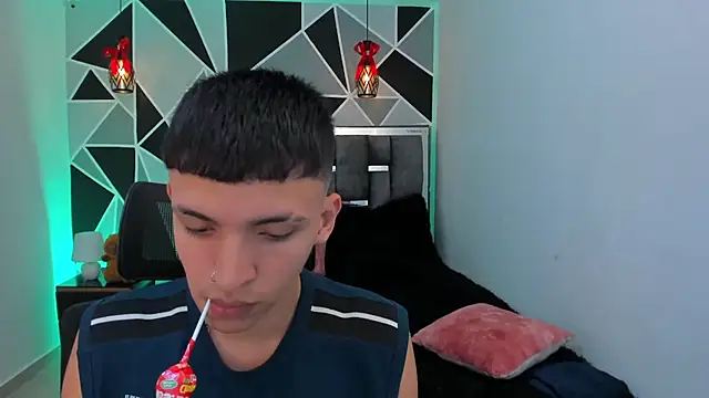 Snapshot of Juan_Nd_Steven chatting on May 7, 2026, 11:43 pm Juan Nd Steven online show from May 7, 2026, 11:43 pm