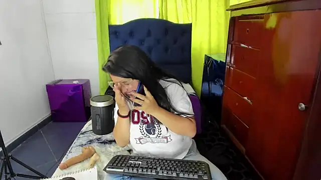  Angelinaandrade  online show from January 31, 2025, 8:12 pm