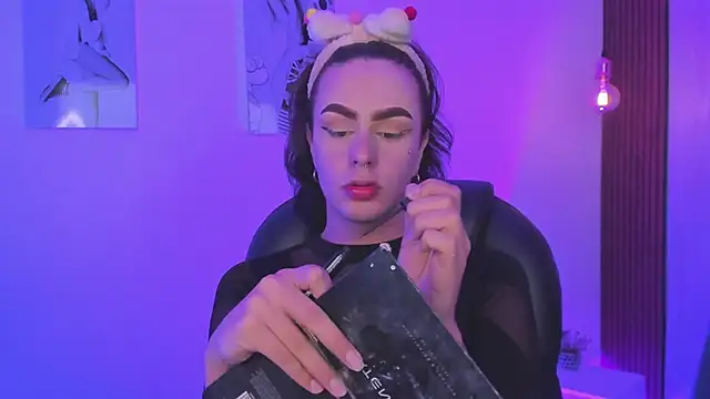 miah connor online show from November 18, 2025, 7:40 pm