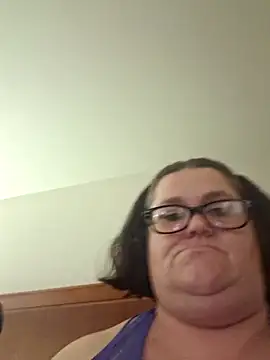 Snapshot of mcv131985 chatting on December 31, 2024, 12:57 pm mcv131985 online show from December 31, 2024, 12:57 pm