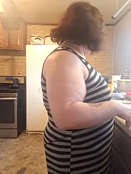 Snapshot of mcv131985 chatting on February 24, 2025, 2:26 pm mcv131985 online show from February 24, 2025, 2:26 pm