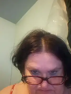 Snapshot of mcv131985 chatting on March 9, 2025, 5:44 am mcv131985 online show from March 9, 2025, 5:44 am