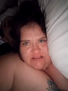 Snapshot of mcv131985 chatting on November 3, 2025, 7:09 am mcv131985 online show from November 3, 2025, 7:09 am