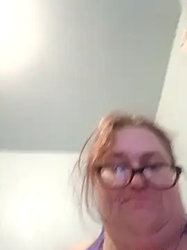 Snapshot of mcv131985 chatting on March 6, 2026, 10:12 am mcv131985 online show from March 6, 2026, 10:12 am