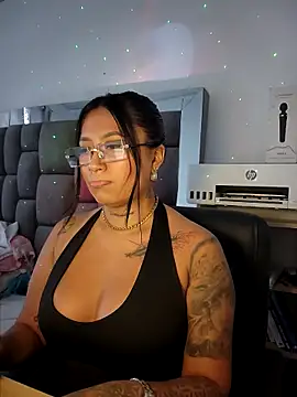 luisa16xxx online show from April 20, 2026, 7:48 pm