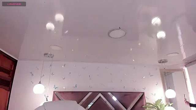  Antonnela  online show from November 25, 2025, 2:17 pm