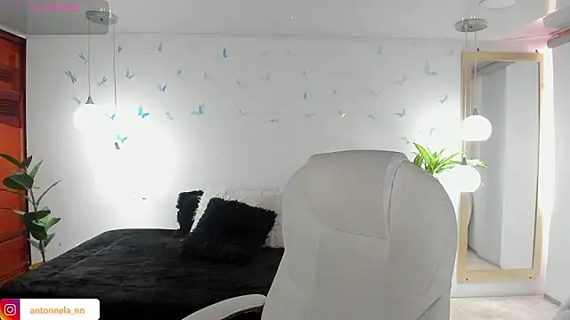  Antonnela  online show from March 13, 2026, 2:23 pm