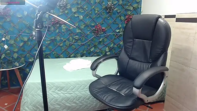 Waturox online show from February 14, 2025, 1:34 am