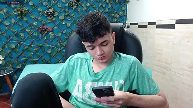 Waturox online show from March 18, 2025, 6:48 pm