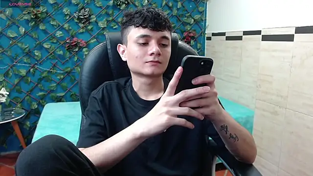 Waturox online show from March 22, 2025, 7:09 pm