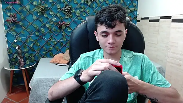 Waturox online show from September 22, 2025, 7:49 pm