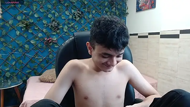 Waturox online show from November 12, 2025, 7:03 pm