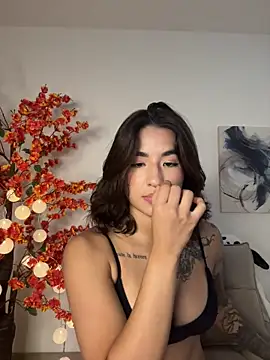 VictoriaHiill online show from May 26, 2026, 6:15 pm