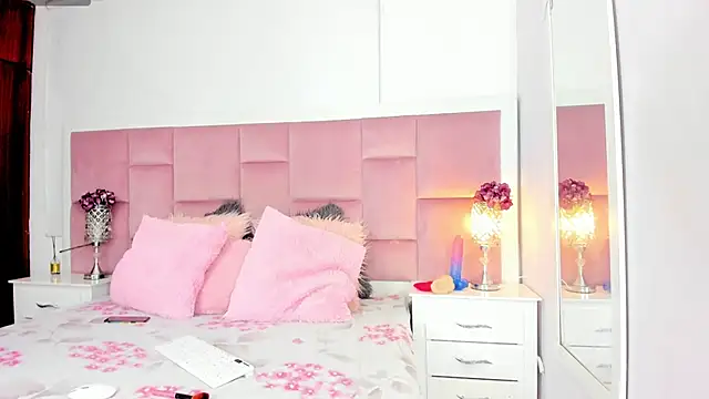 DaphneLloyd online show from January 20, 2025, 8:29 pm